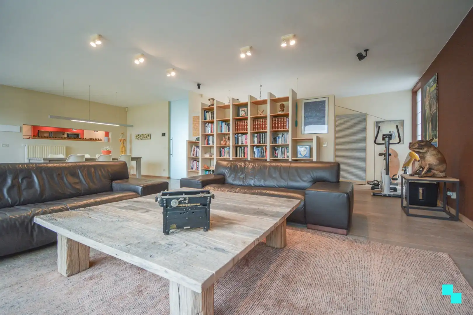 Bijzonder lichtrijke en verrassend ruime villa te Hooglede foto 6