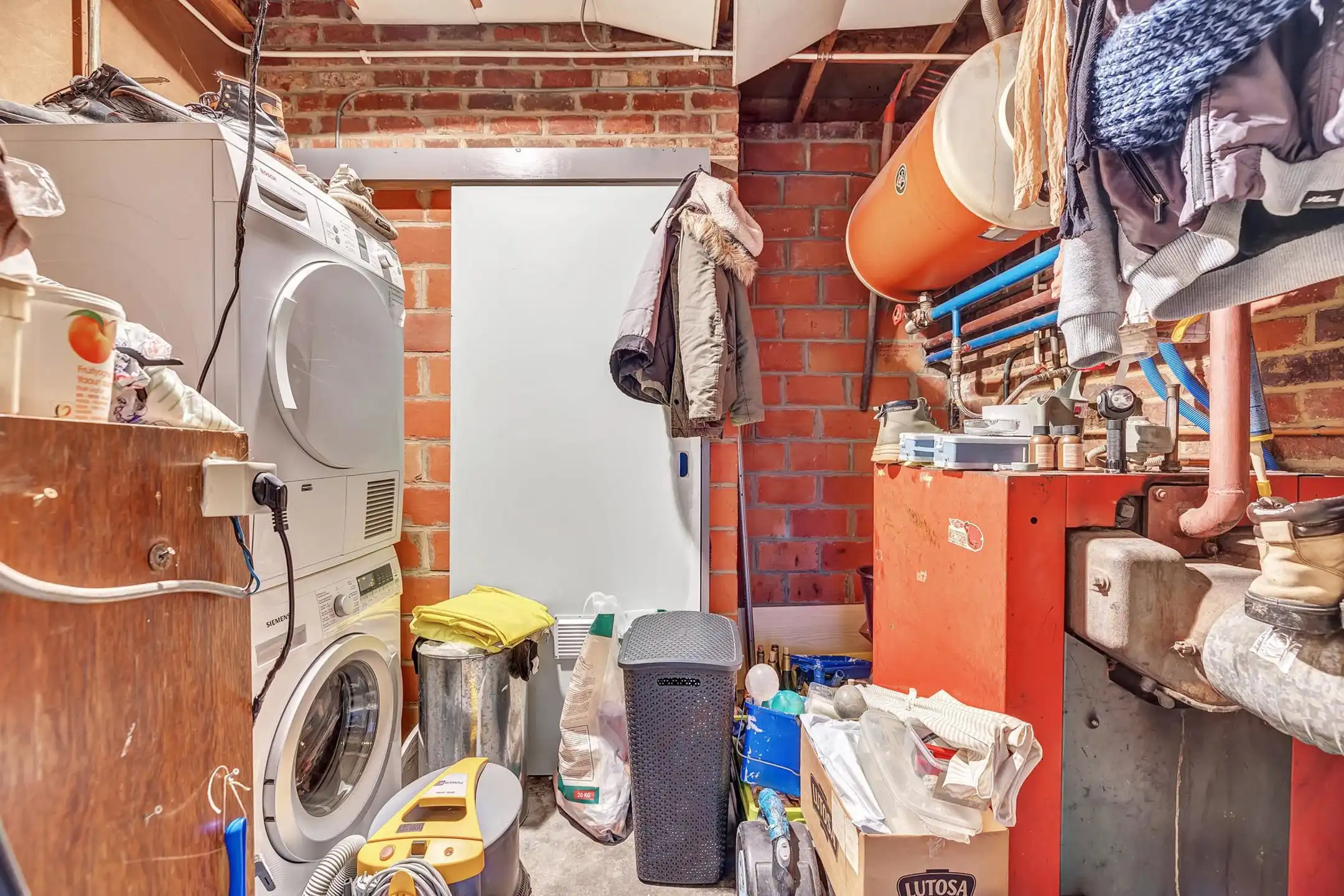 Te renoveren woning met tuin op commerciële ligging foto 12