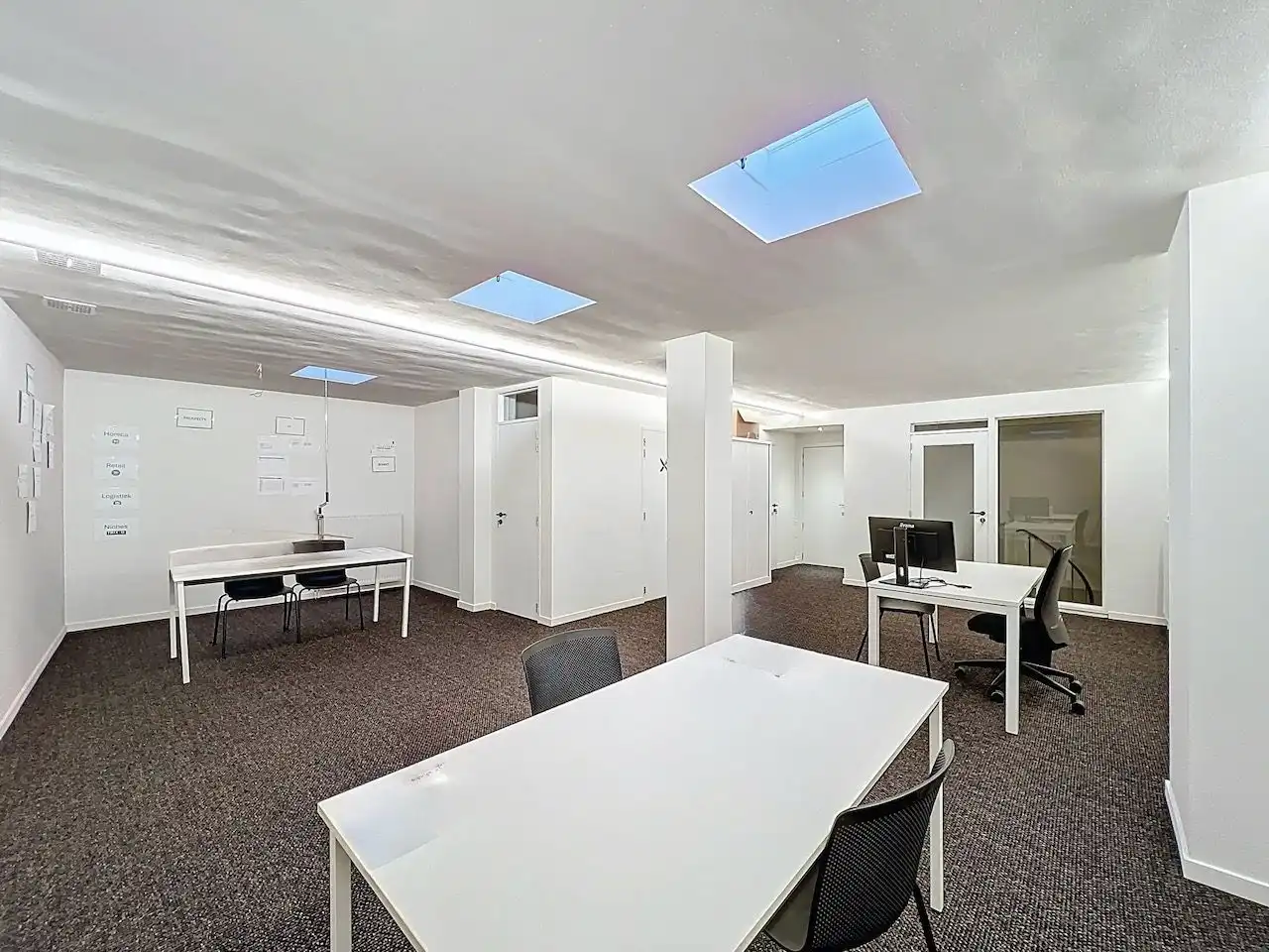 Uiterst commercieel gelegen handelsruimte. Geschikt voor de meeste handel. foto 8