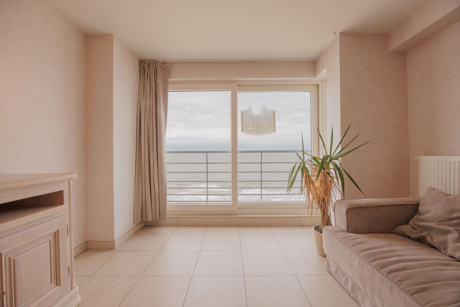 1 slaapkamerappartement met frontaal zeezicht op de zeedijk van Blankenberge foto 5
