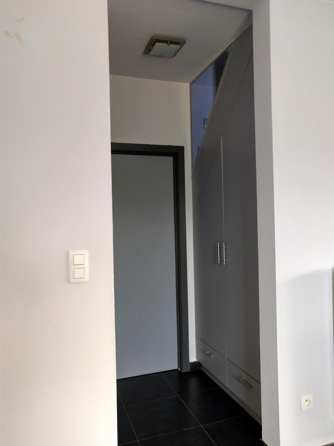 een ruim en deels bemeubeld duplexappartement met terrassen, autostaanplaats en berging foto 9