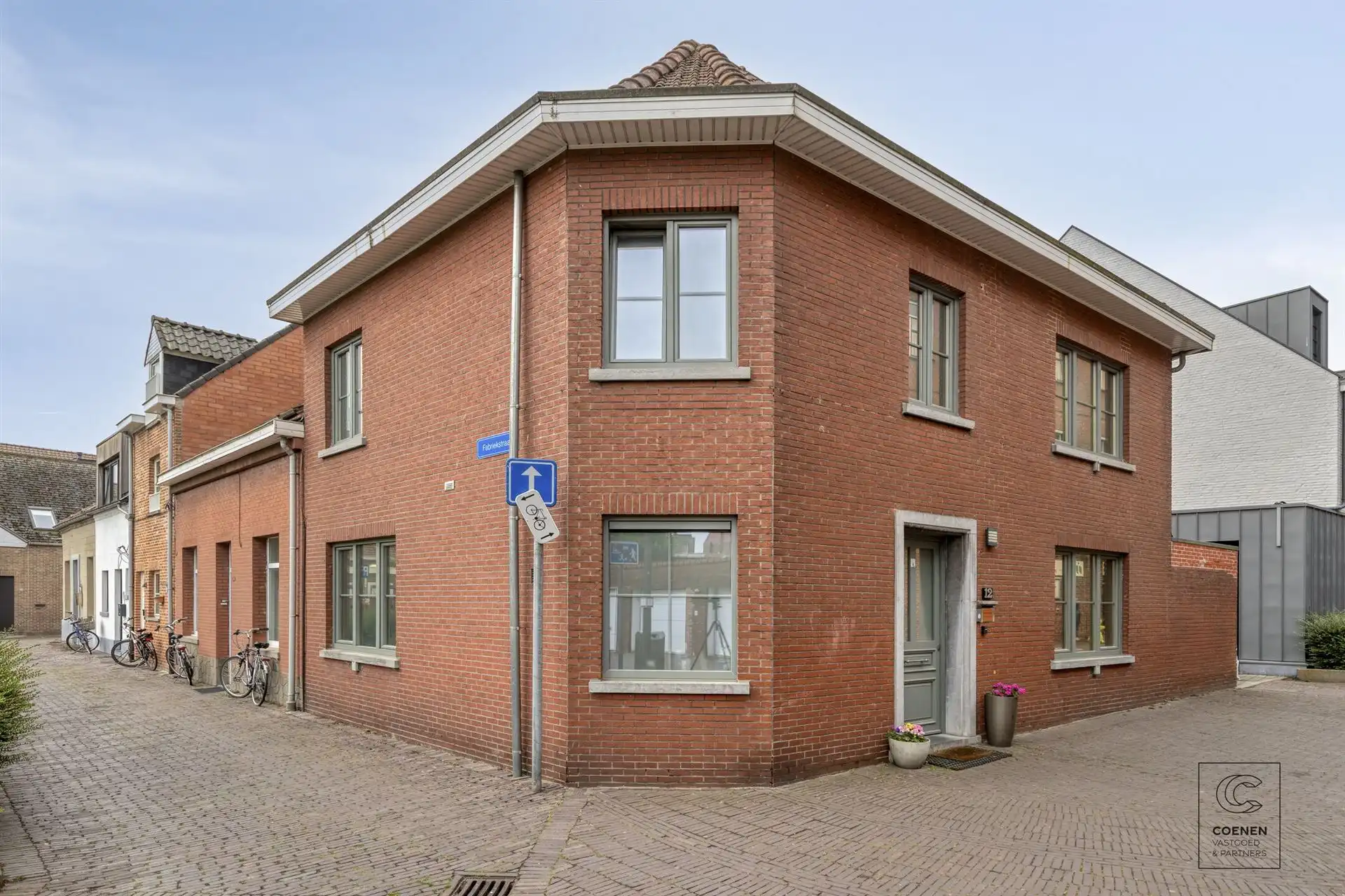 Charmante woning van 181 m² met 4 slpk's te Turnhout! foto {{pictureIndex}}