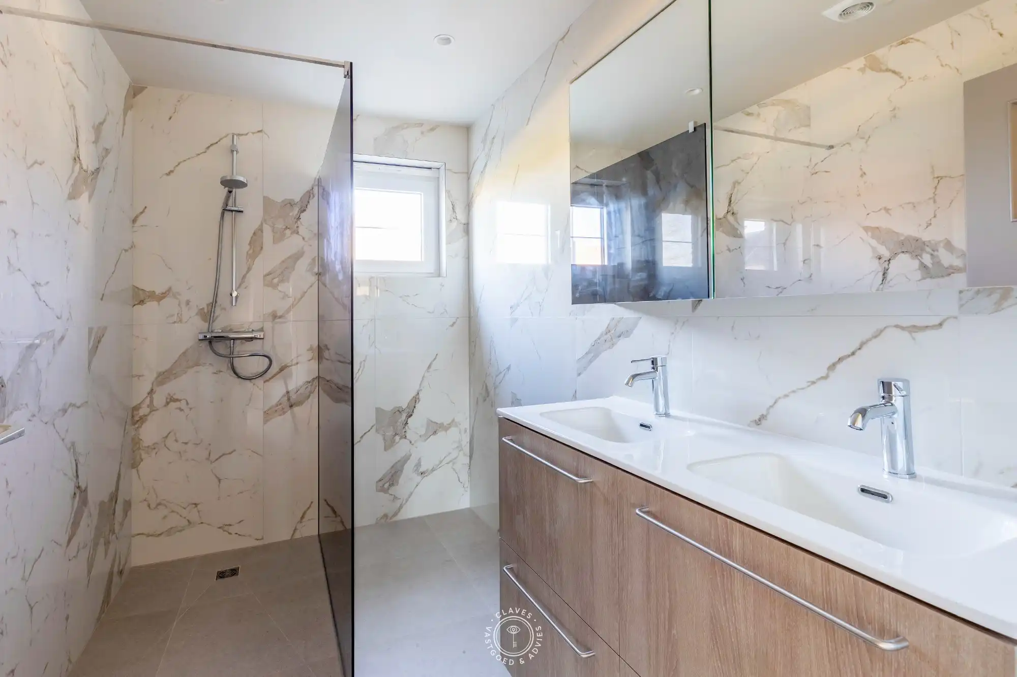 Ruim gelijkvloers appartement van 134 m² met tuin en garagebox foto 8