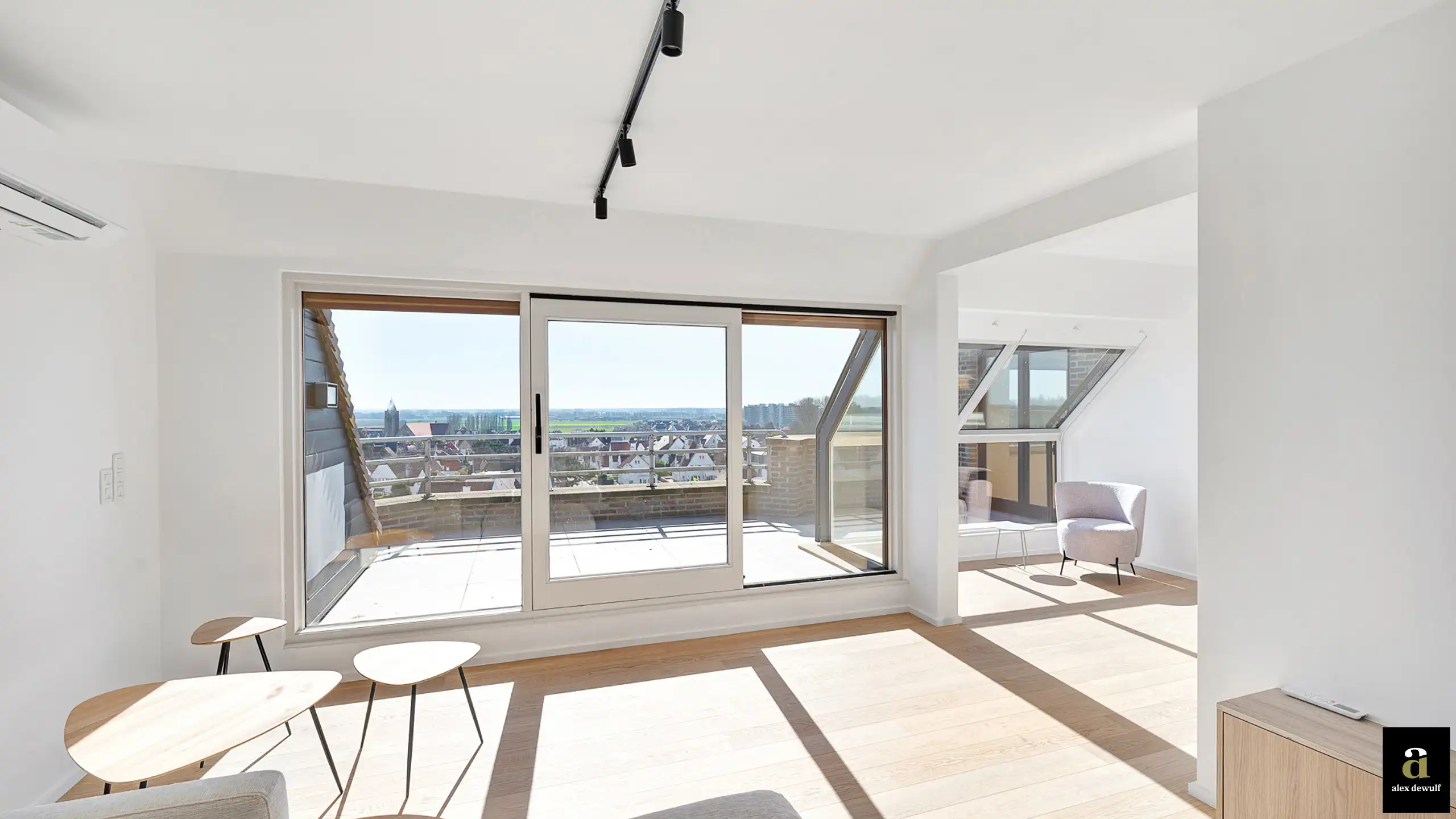 Ruim duplexappartement met vier slaapkamers en zonnig terras in Duinbergen. foto 6