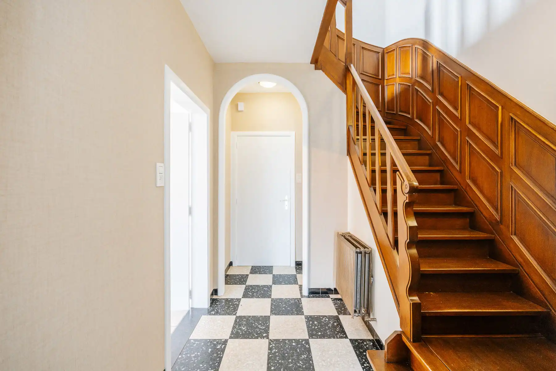 Ruime woonst met tuin, studio en veel parkeermogelijkheid foto 3