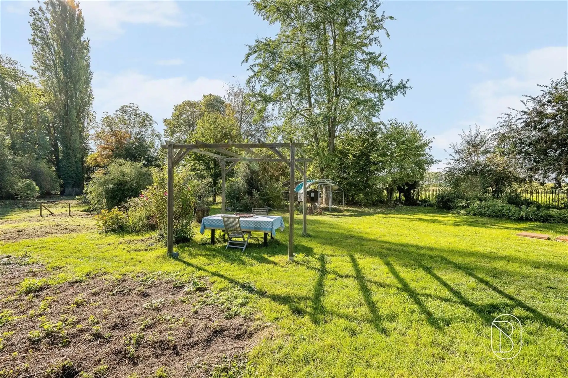 Gerenoveerde hoeve met veel lichtinval op 3.800 m² foto 18
