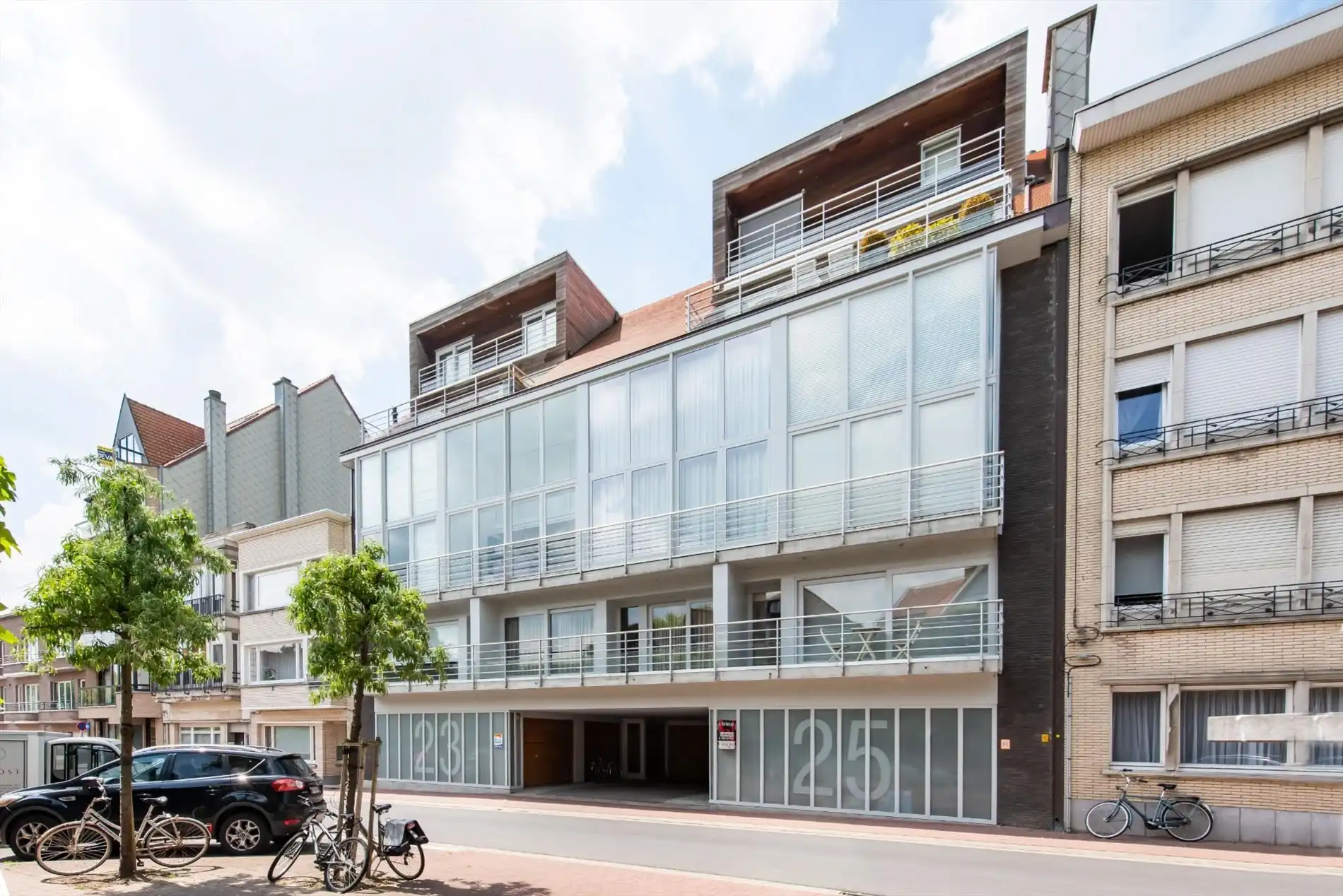 Dubbele garagebox vlakbij het Driehoeksplein en de Kustlaan foto {{pictureIndex}}