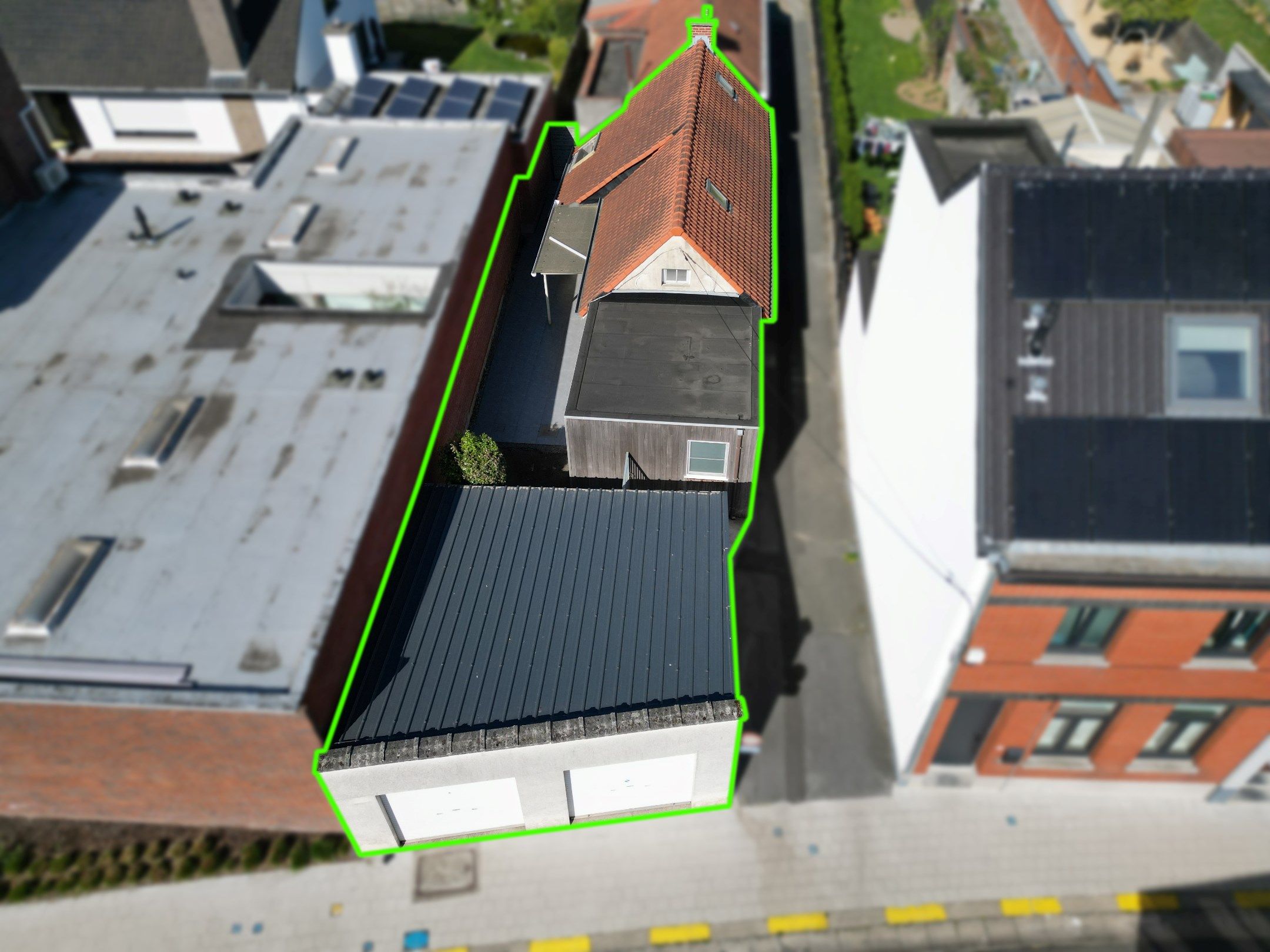 KNUSSE WONING MET DUBBELE GARAGE foto 1