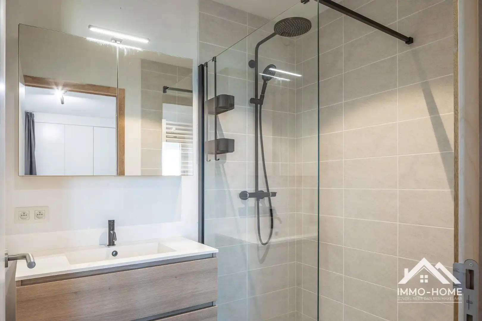 Instapklaar modern appartement met autostaanplaats foto 8