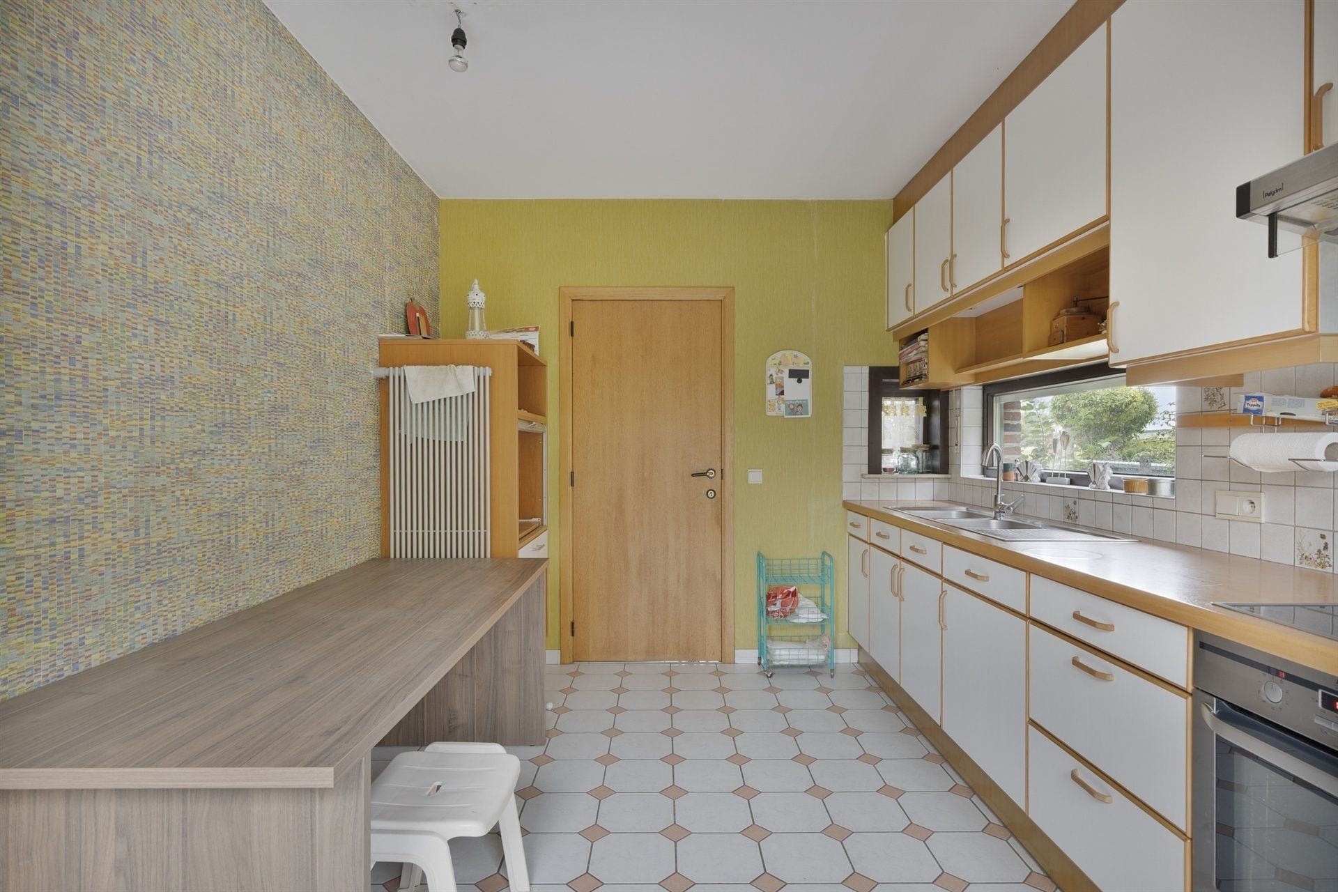 Ruime woning met 5 kamers en 2 badkamers foto 7