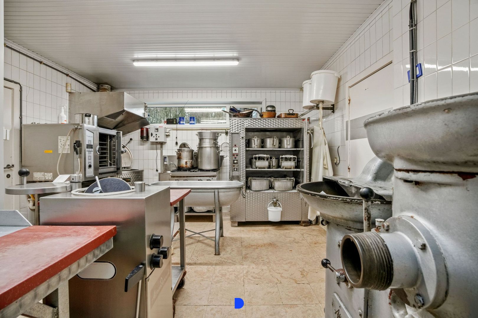 Handelspand met woonst op commerciële ligging. foto 15