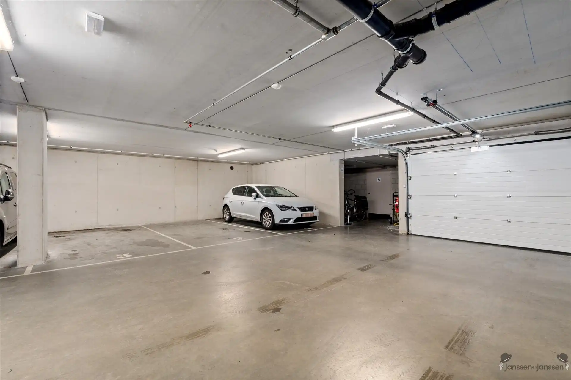 BEN appartement met terras, zonnepanelen, berging & garage foto 17