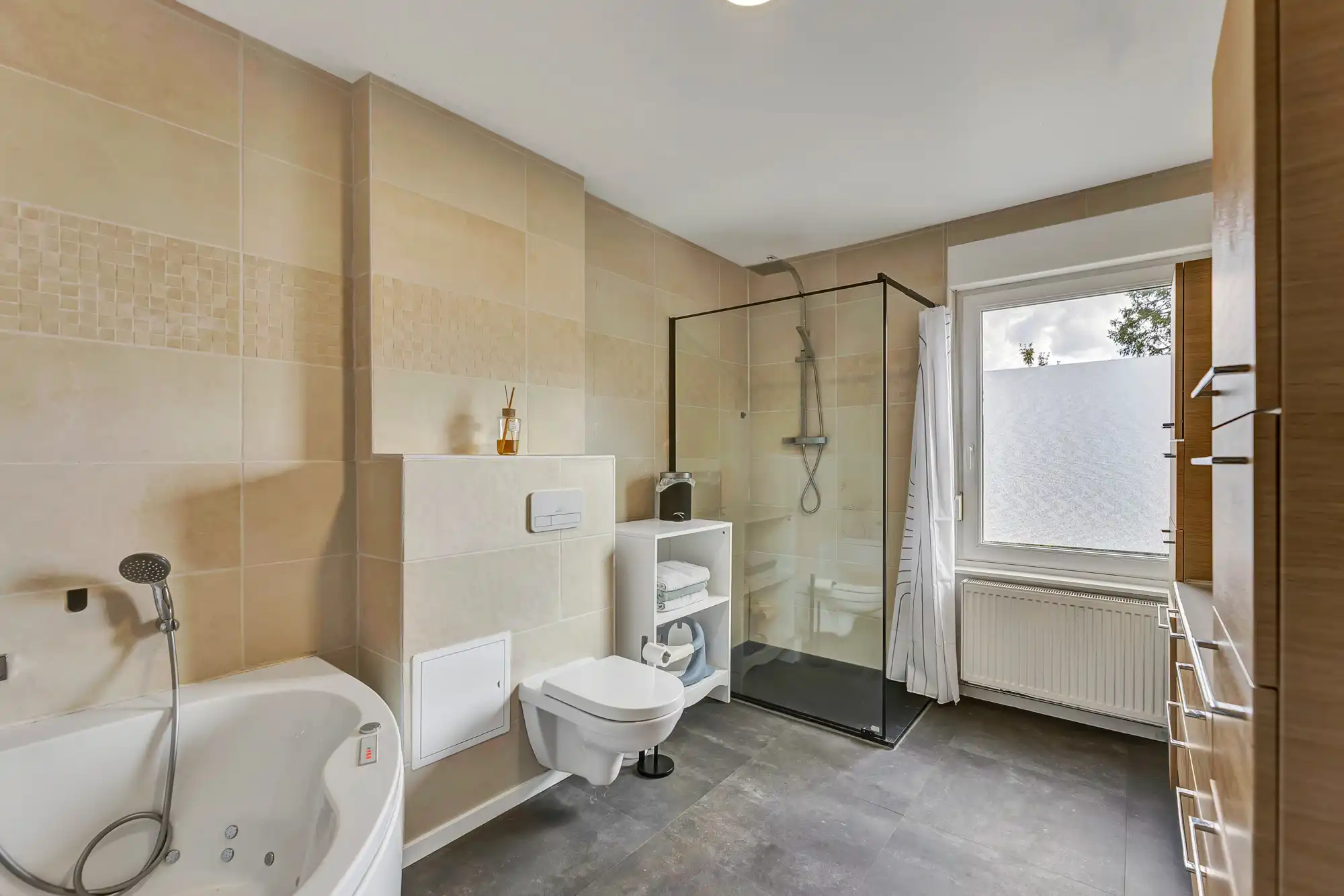 Gerenoveerde woning met tuin en 3 slpks in Halle foto 7