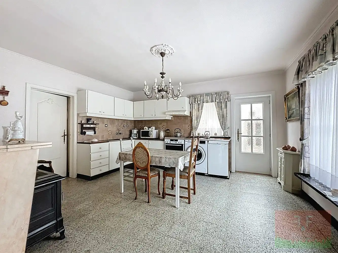 Open gezinswoning met ruime slaapkamers, garage en open tuin te Vlierzele foto 9