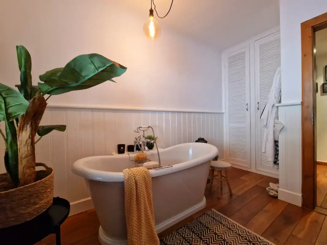 Handelspand met uitzonderlijke visibiliteit & ruim appartement – Toplocatie foto 20