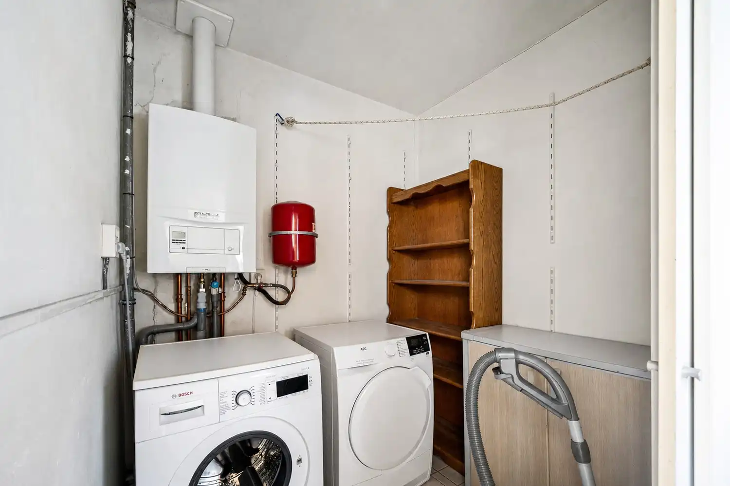 Op te frissen instapklare woning met 3 slpkrs en tuin te Hulshout foto 7