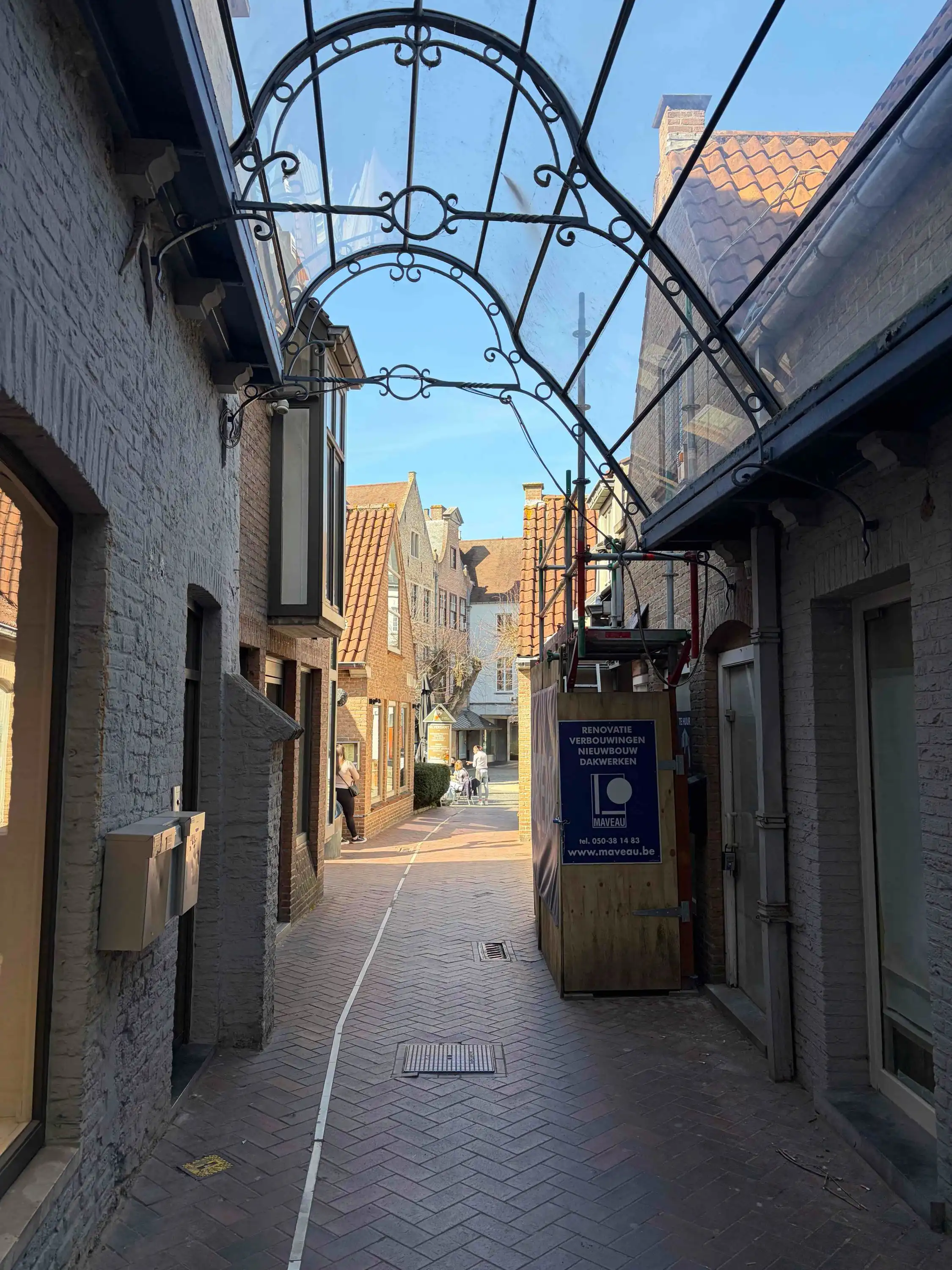 Horecazaak met groot terras in centrum Brugge foto 14