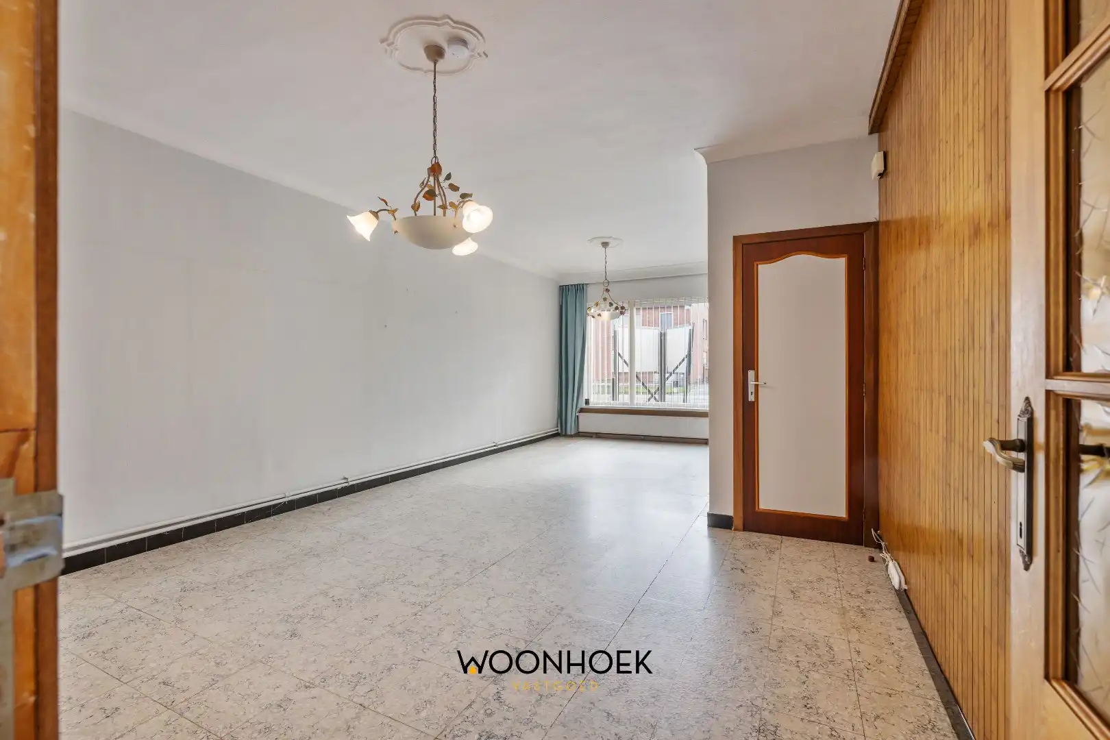 Halfopen bebouwing met 3 slaapkamers & zij-ingang.  foto 6