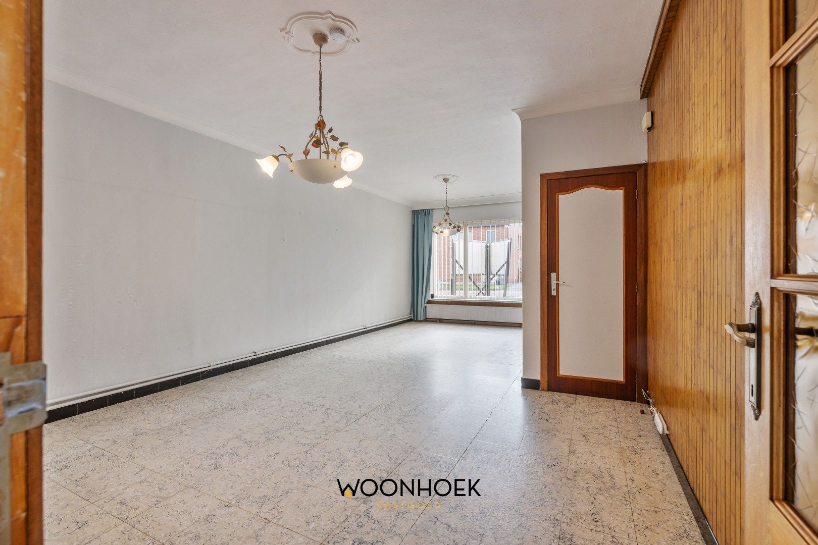 Halfopen bebouwing met 3 slaapkamers & zij-ingang.  foto 6