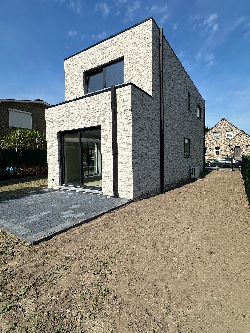 Moderne nieuwbouwwoning met 4 slaapkamers. foto 4