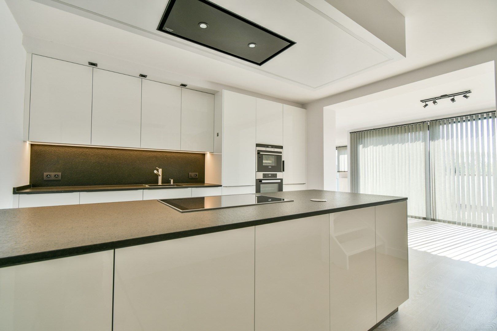 Wonen én werken op toplocatie in Oostkamp! foto 11