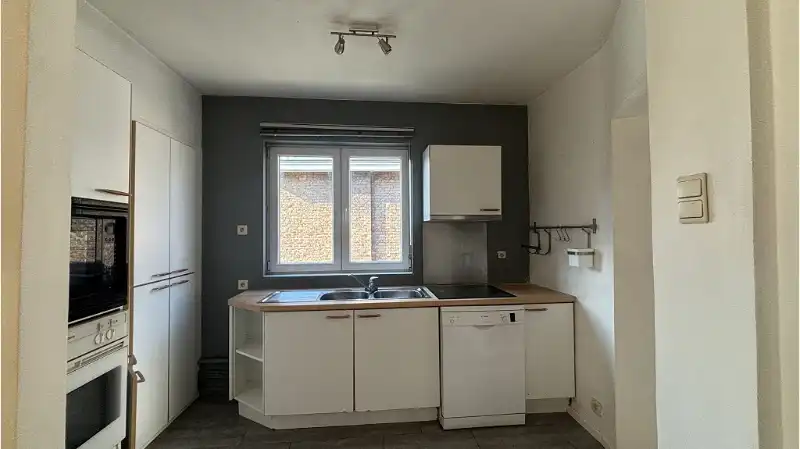 Instapklaar 2-slaapkamerappartement met TERRAS en AUTOSTANDPLAATS te koop in Kristus-Koning Brugge foto 5