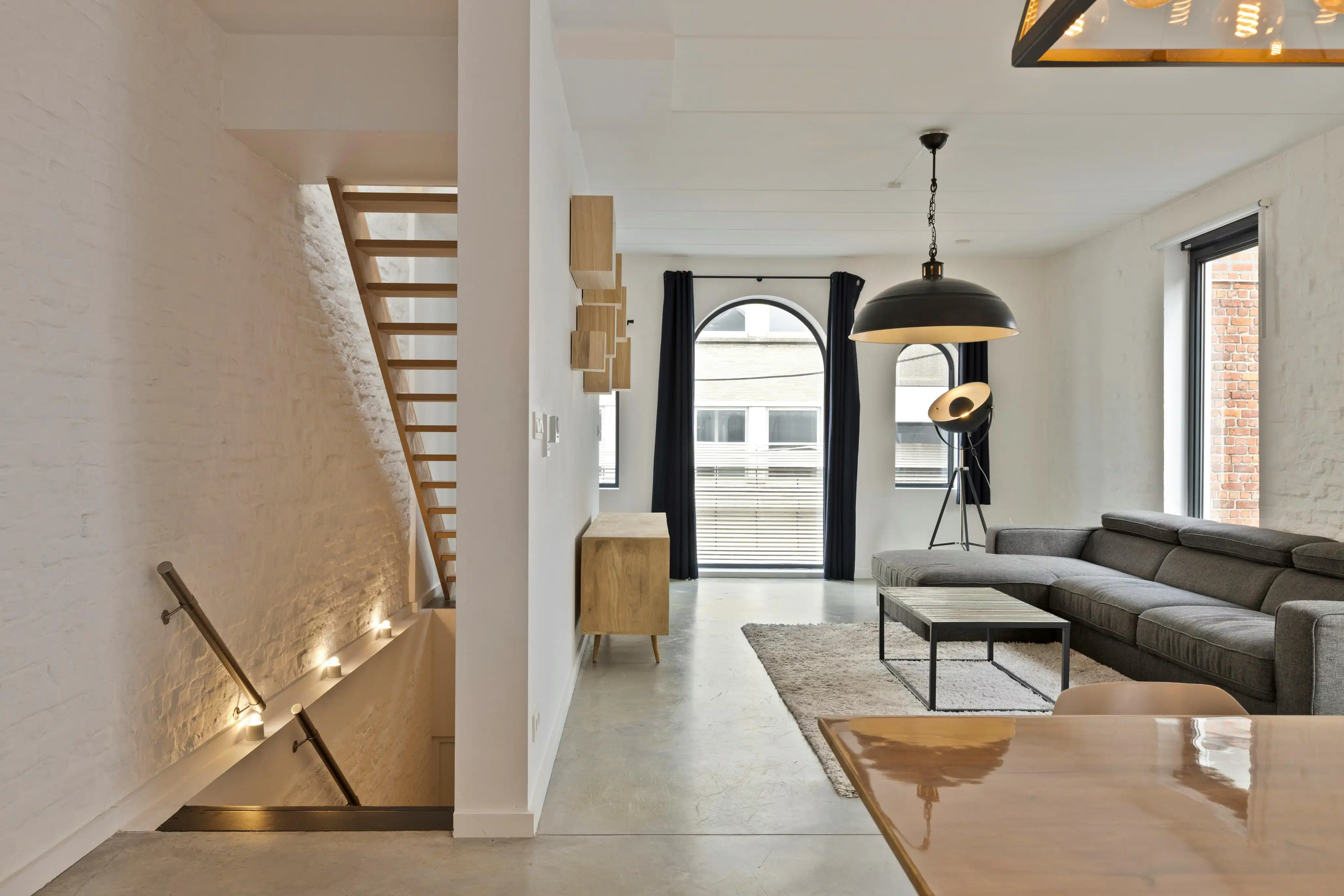 Karaktervolle en instapklare duplex badend in het licht foto 2