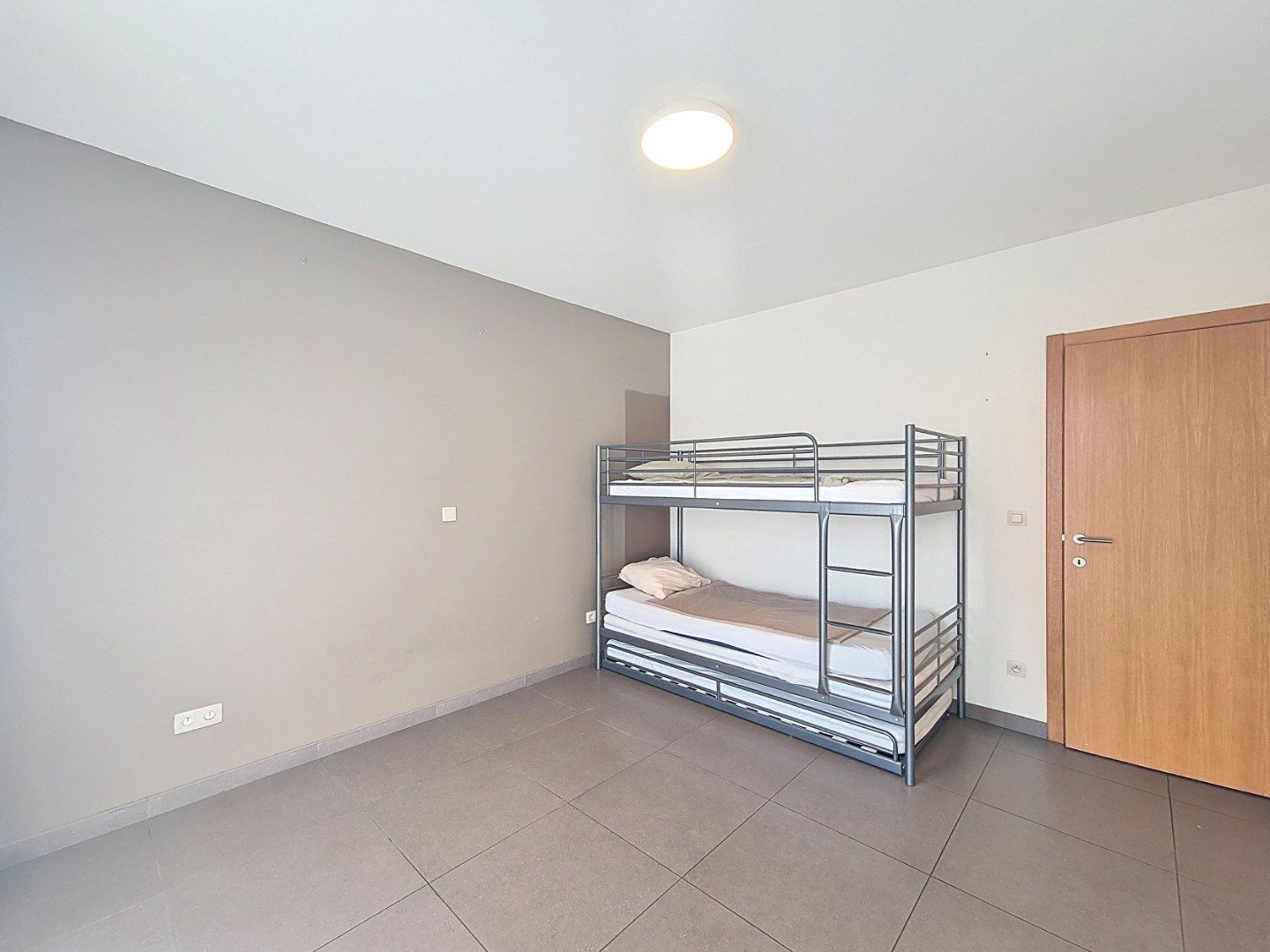 Gelijkvloersappartement met 2 slaapkamers en 2 autostandplaatsen foto 14