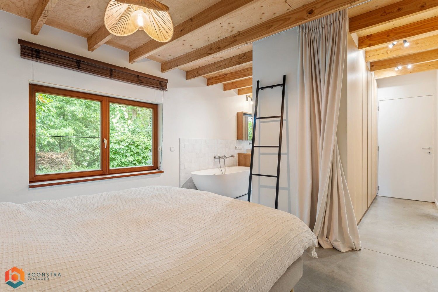 Prachtig gerenoveerde woning op uniek perceel te Putte foto 12