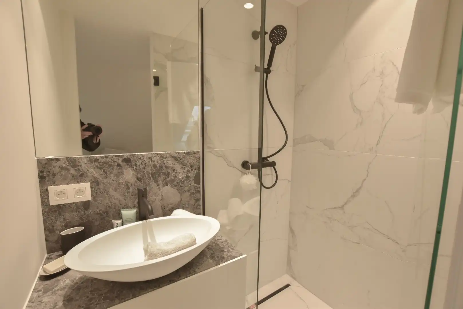 Prachtig gerenoveerd duplex appartement met 3 slaapkamers gelegen vlakbij het strand en het bruisende centrum foto 12