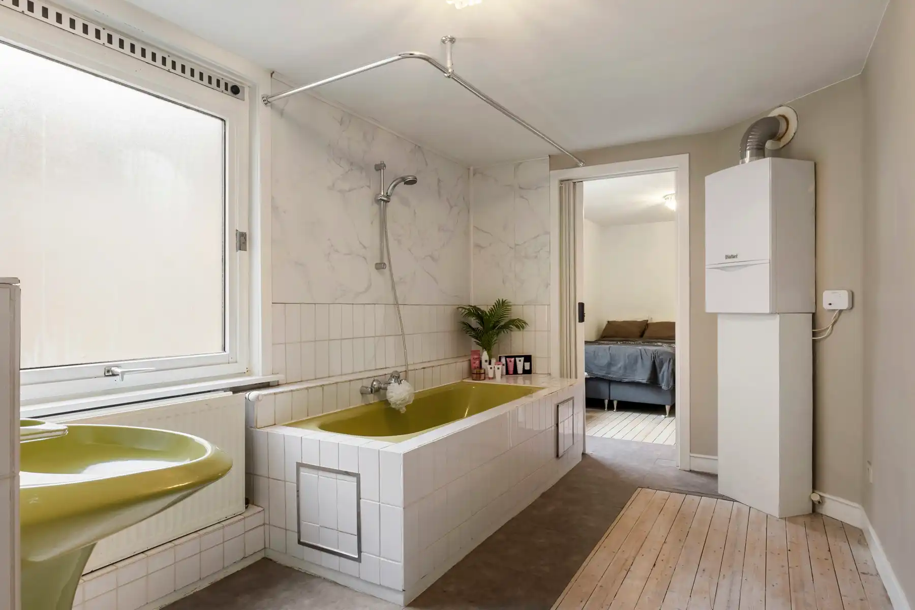 Ruim gerenoveerd herenhuis in Oostende. foto 11