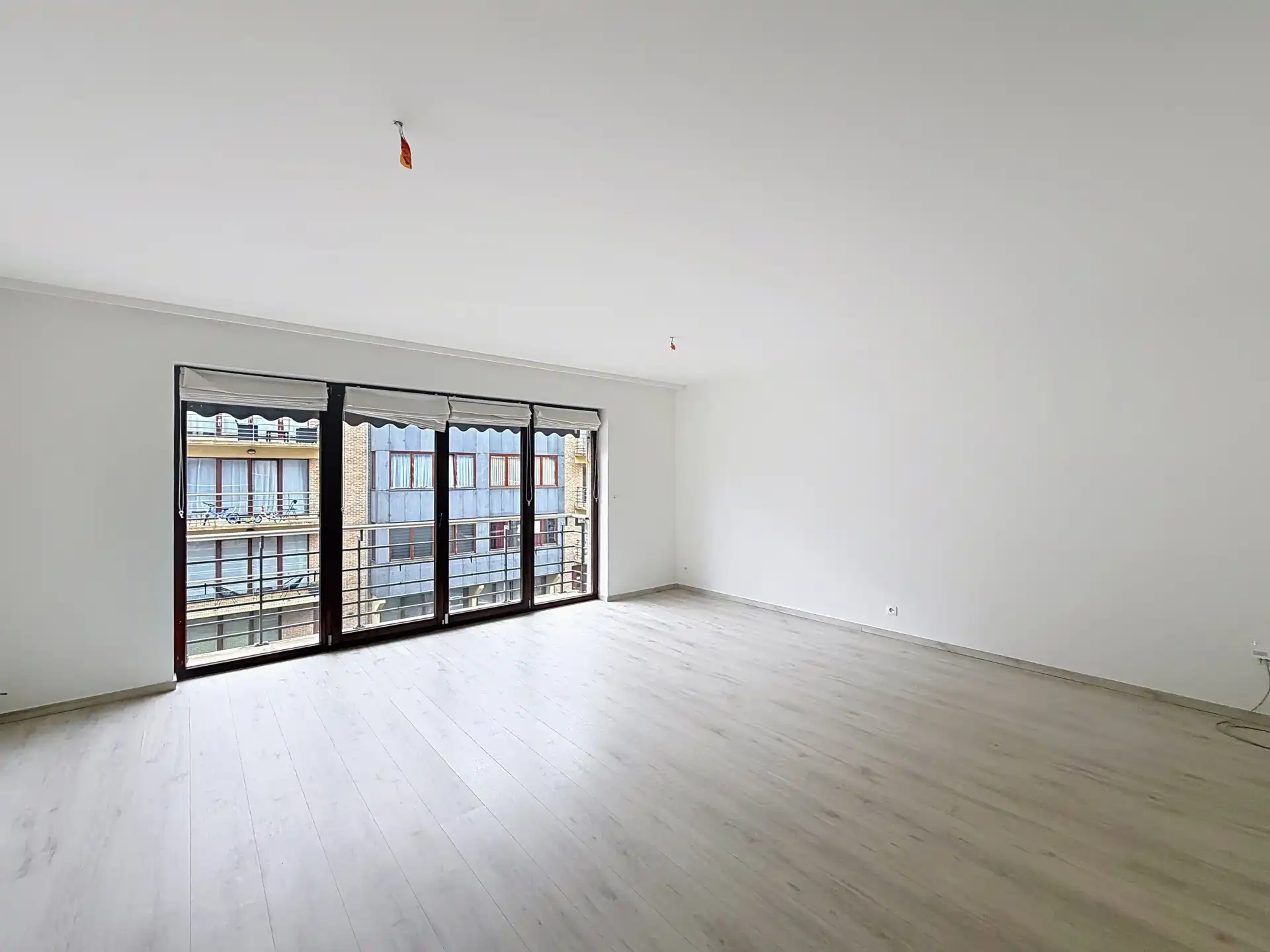 Gerenoveerd appartement met 2 slaapkamers + parkeerplaats foto 3