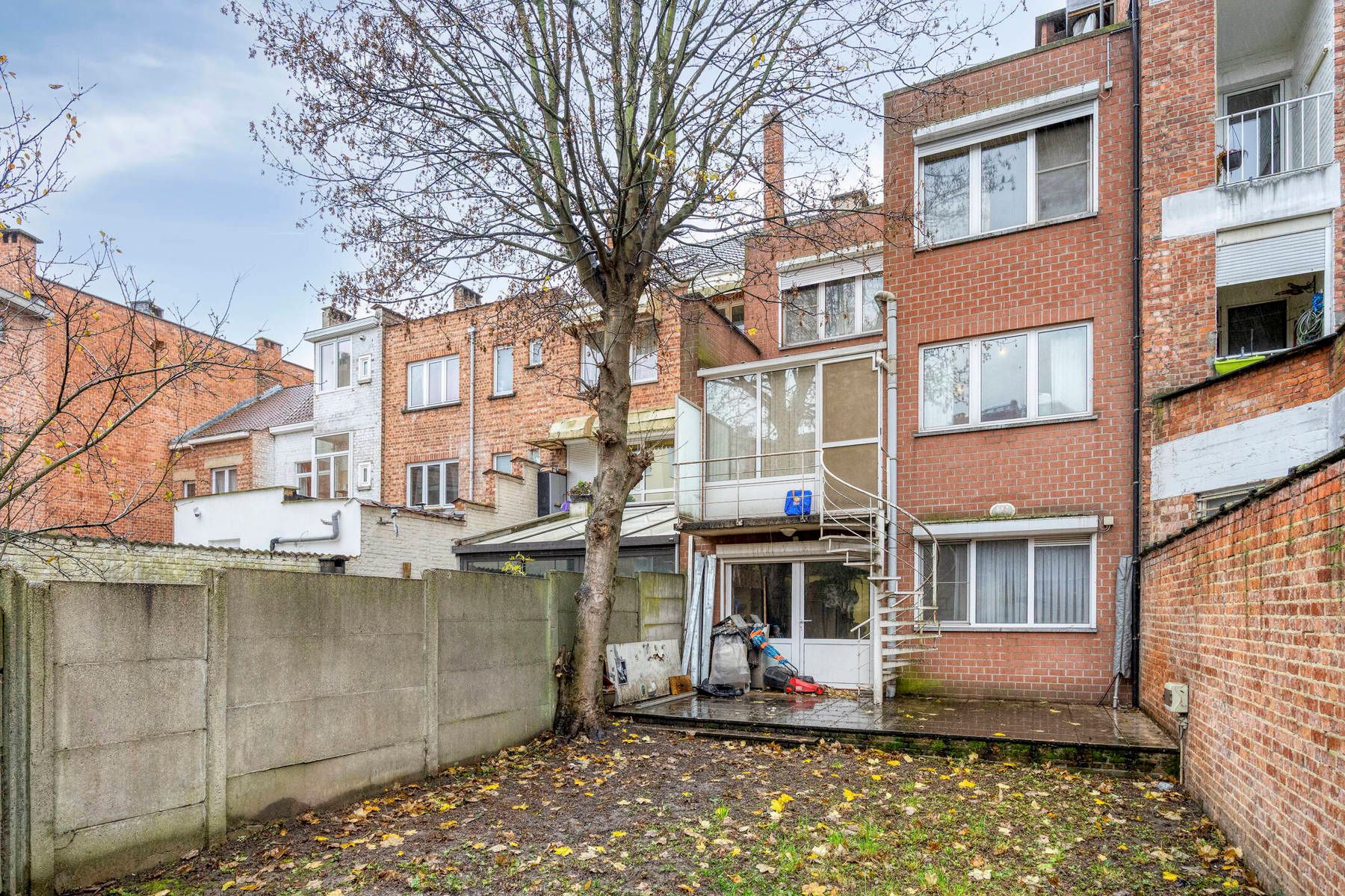 Gezinswoning met vier slaapkamers, tuin en ruime garage foto 36