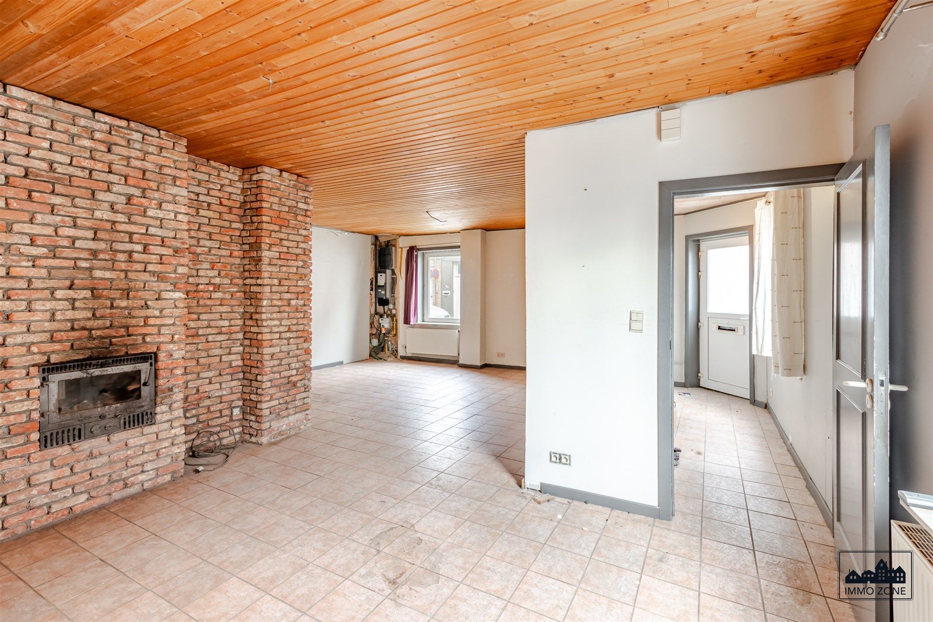 Te renoveren woning in centrum Hamme met veel potentieel foto 2