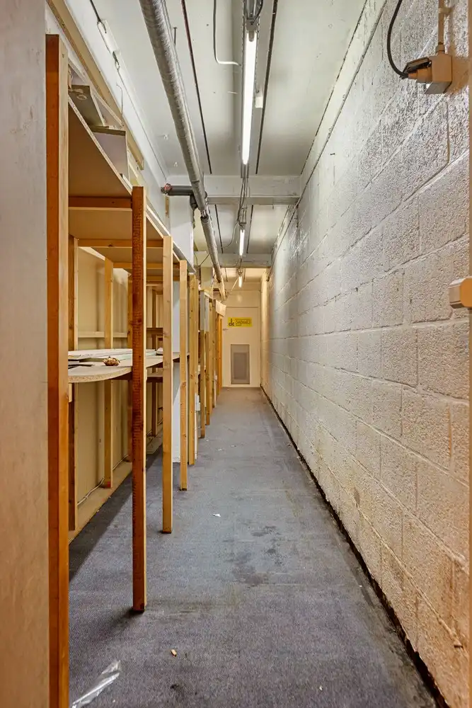 Handelspand met maximale zichtbaarheid langs de Rijksweg in Maasmechelen foto 8