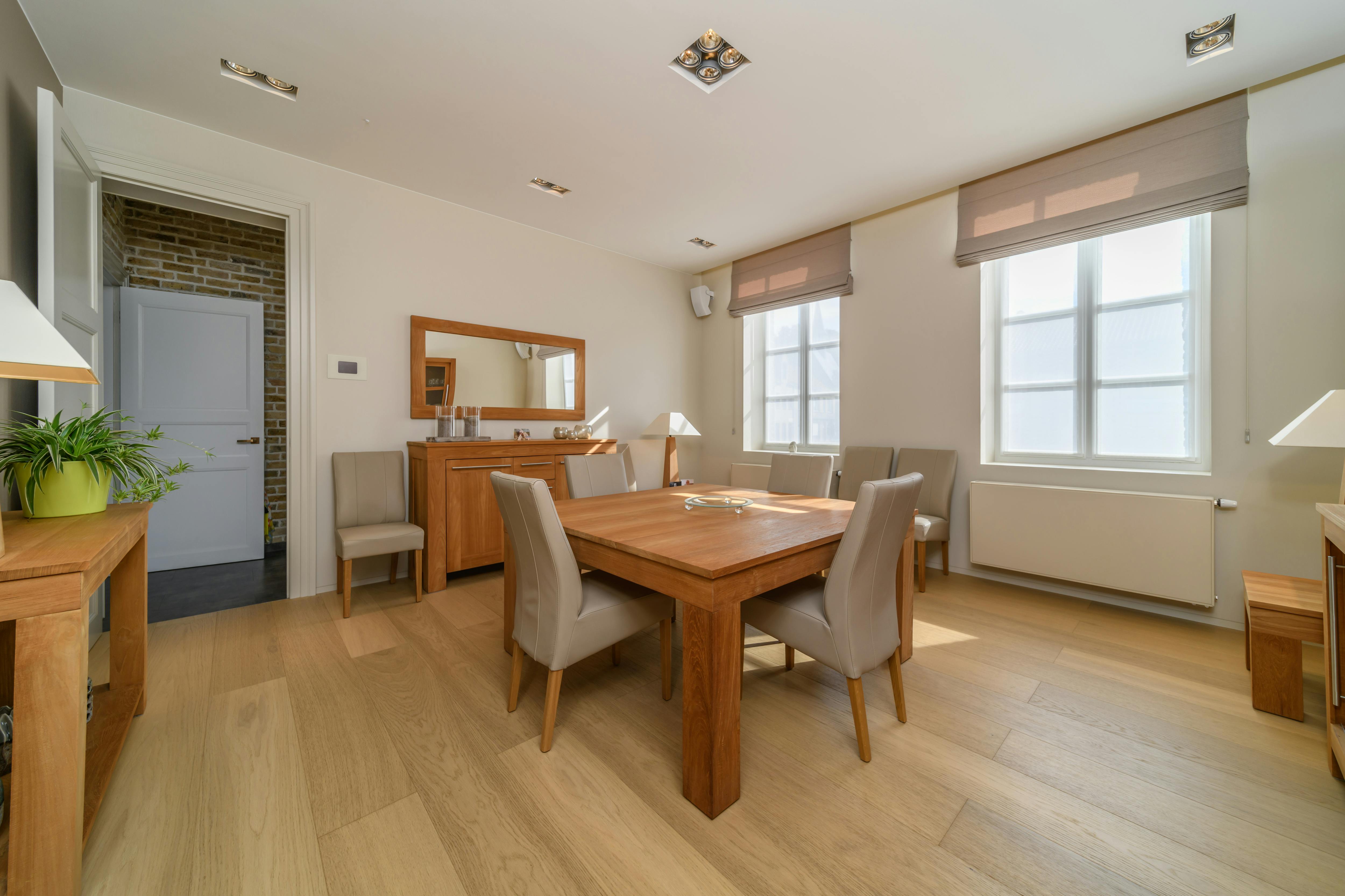 Herenhuis met ruime garage te koop in Izenberge. foto 4