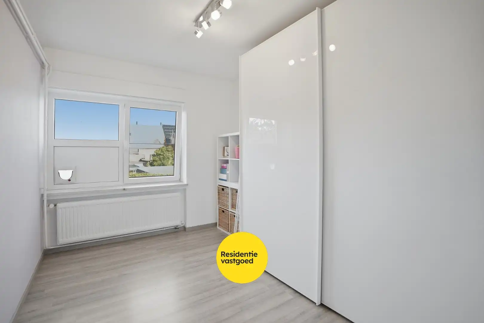 Instapklaar appartement met 2 slpks en garage te Sint-Andries! foto 11
