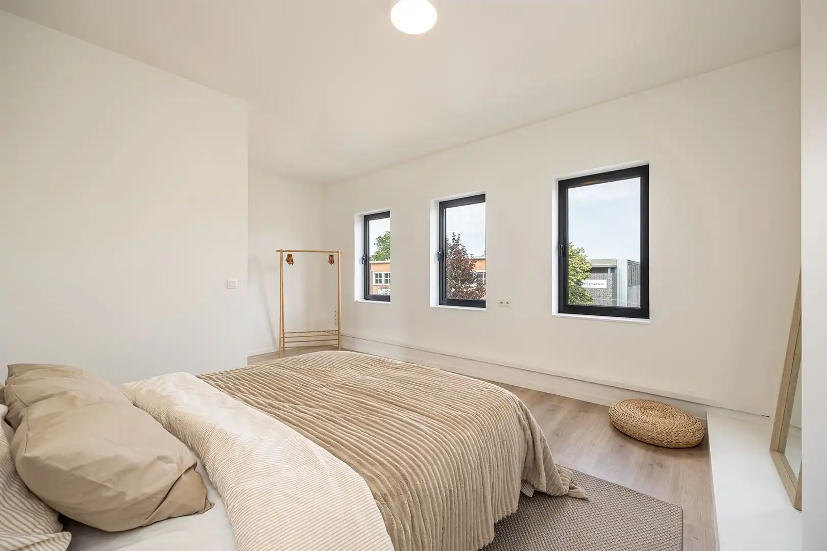Instapklare herenwoning met privéparking, zonnepanelen en zuidgerichte patio foto 26