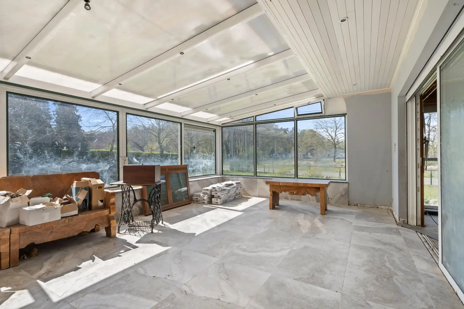 Volledig te renoveren bungalow op een ruim perceel te Moerbeke foto 5