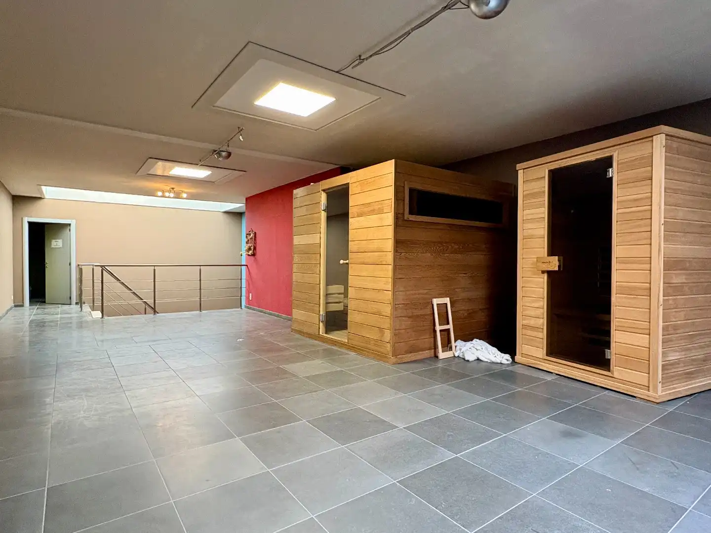 Multifunctioneel gebouw te koop (combinatie wonen & werken) - sauna en winkel - garage - 2 duplexappartementen foto 11