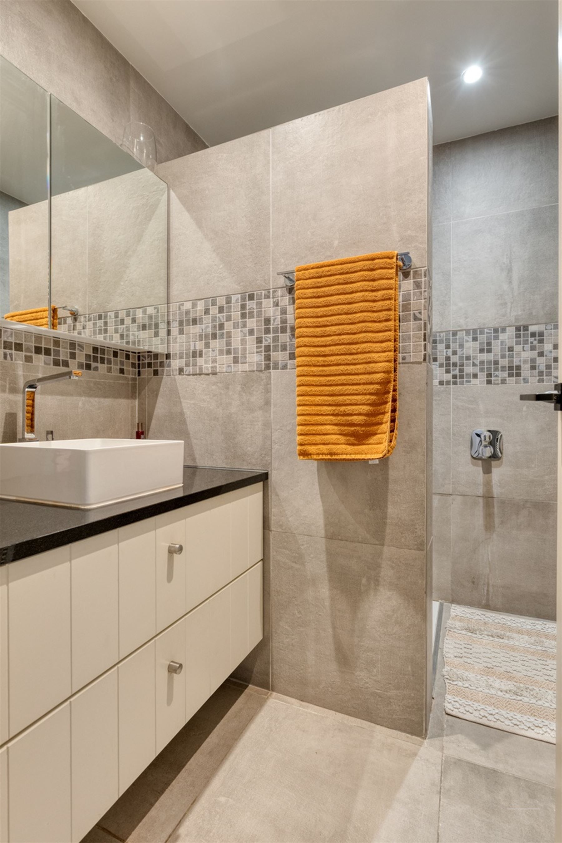 Stijlvolle instapklare woning met 3 slaapkamers foto 14