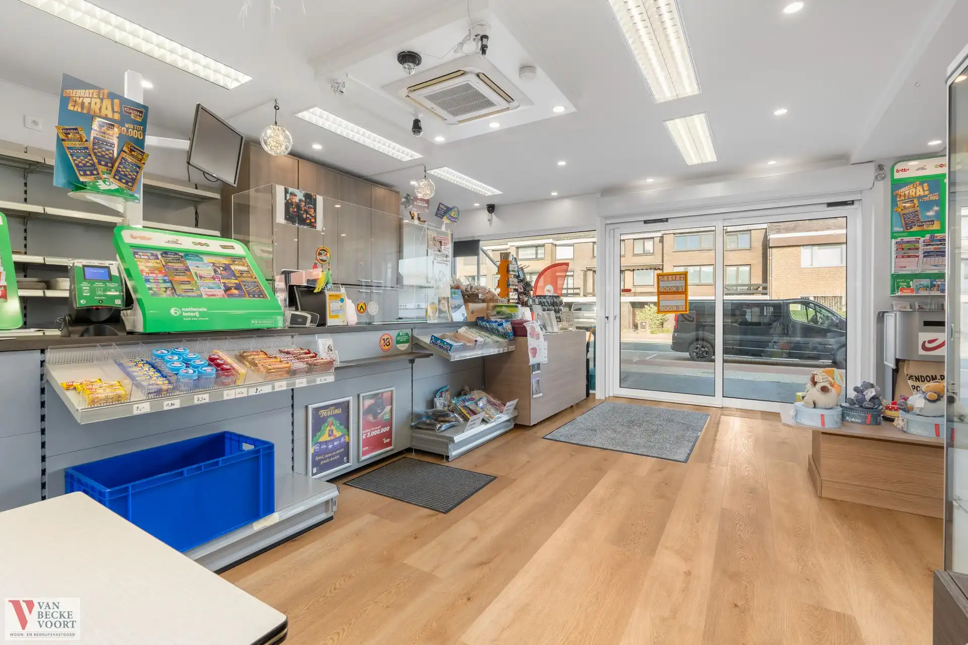 Handelshuis aan invalsweg Oostende foto 2