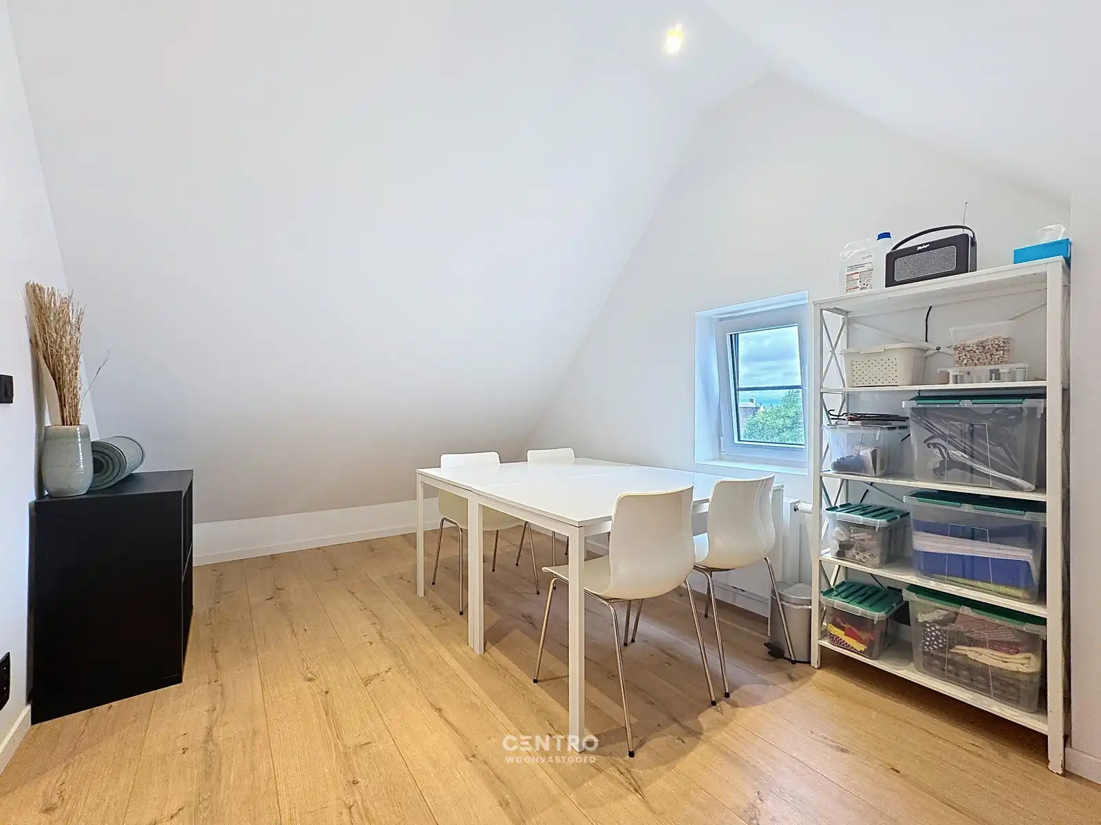 GERENOVEERDE VILLA  met 5 slpks, opslagruimte en ZUIDgerichte tuin! foto 25