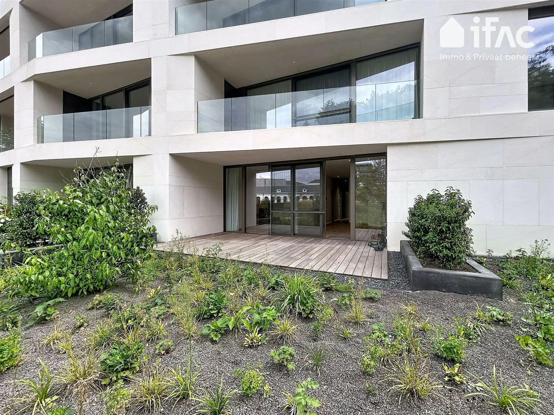 Luxeappartement met 2 terrassen en zicht op vijver foto 11