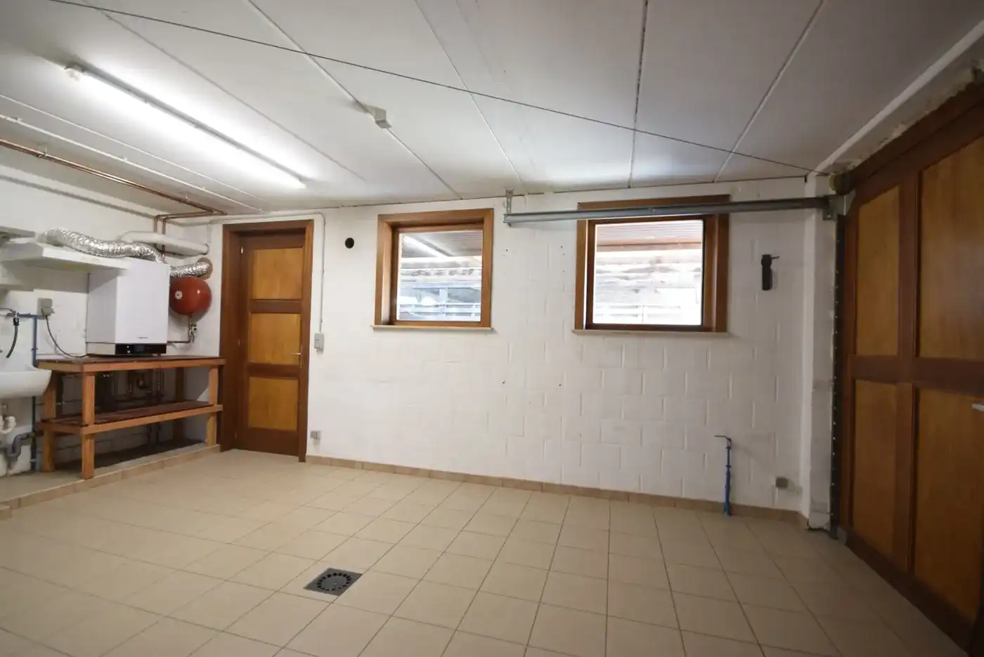 Ruime villa in Roeselare met 3 slaapkamers, tuin op het zuidwesten, garage en  carport. foto 11