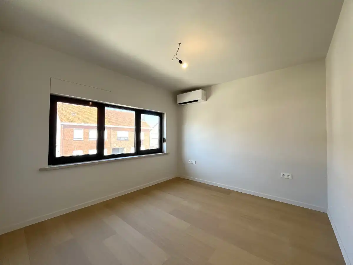 Ledegem – Volledig gerenoveerde halfopen woning met 3 slaapkamers en zonnige tuin foto 10