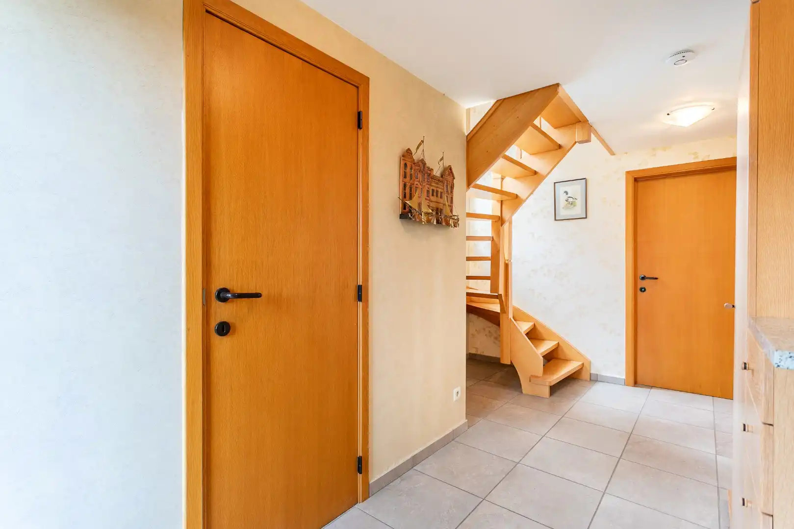 Verzorgde 3-gevelwoning met 3 slpk en tuin te Halle foto 2