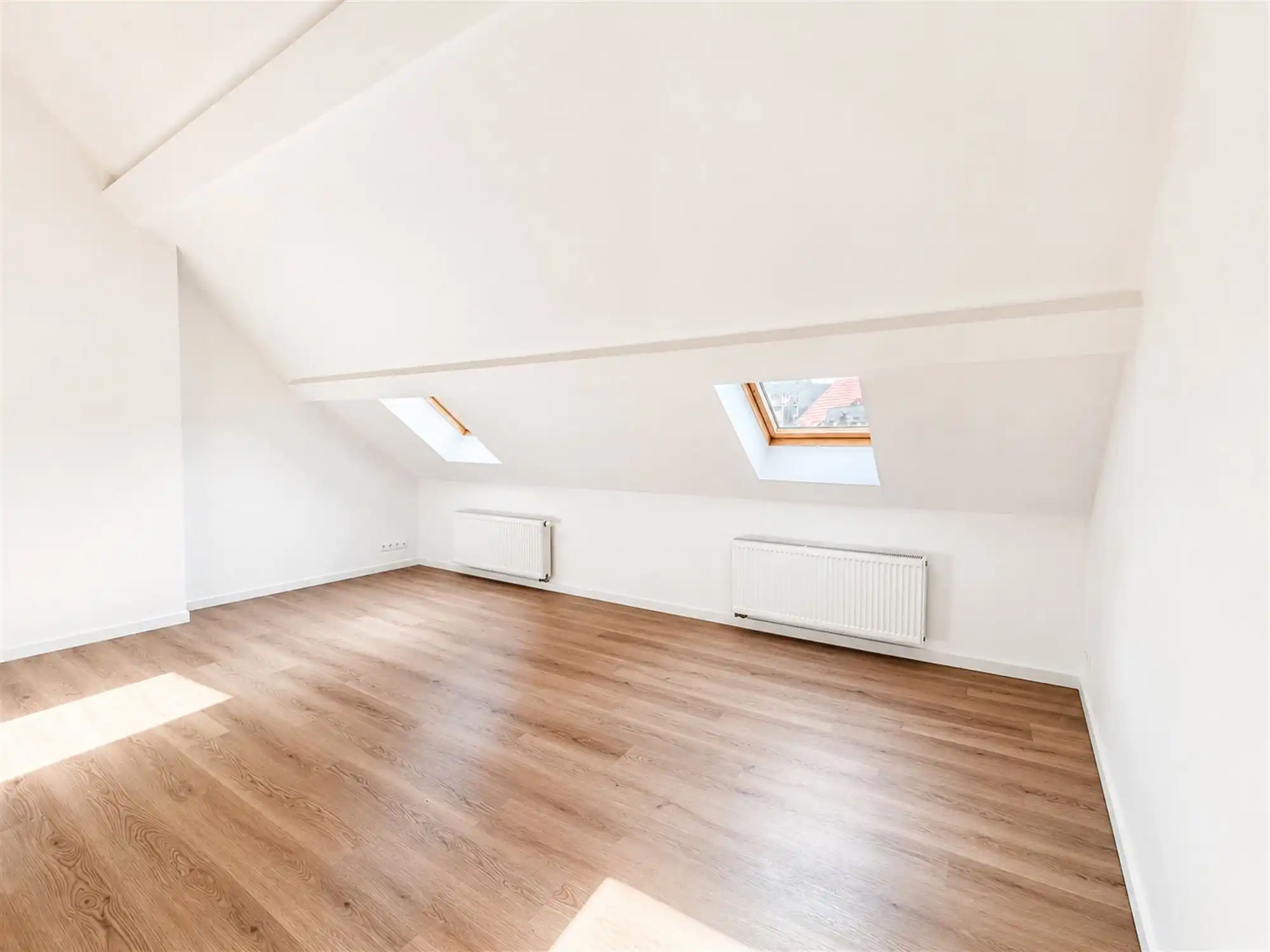 Instapklare gerenoveerde studio te Antwerpen foto 2