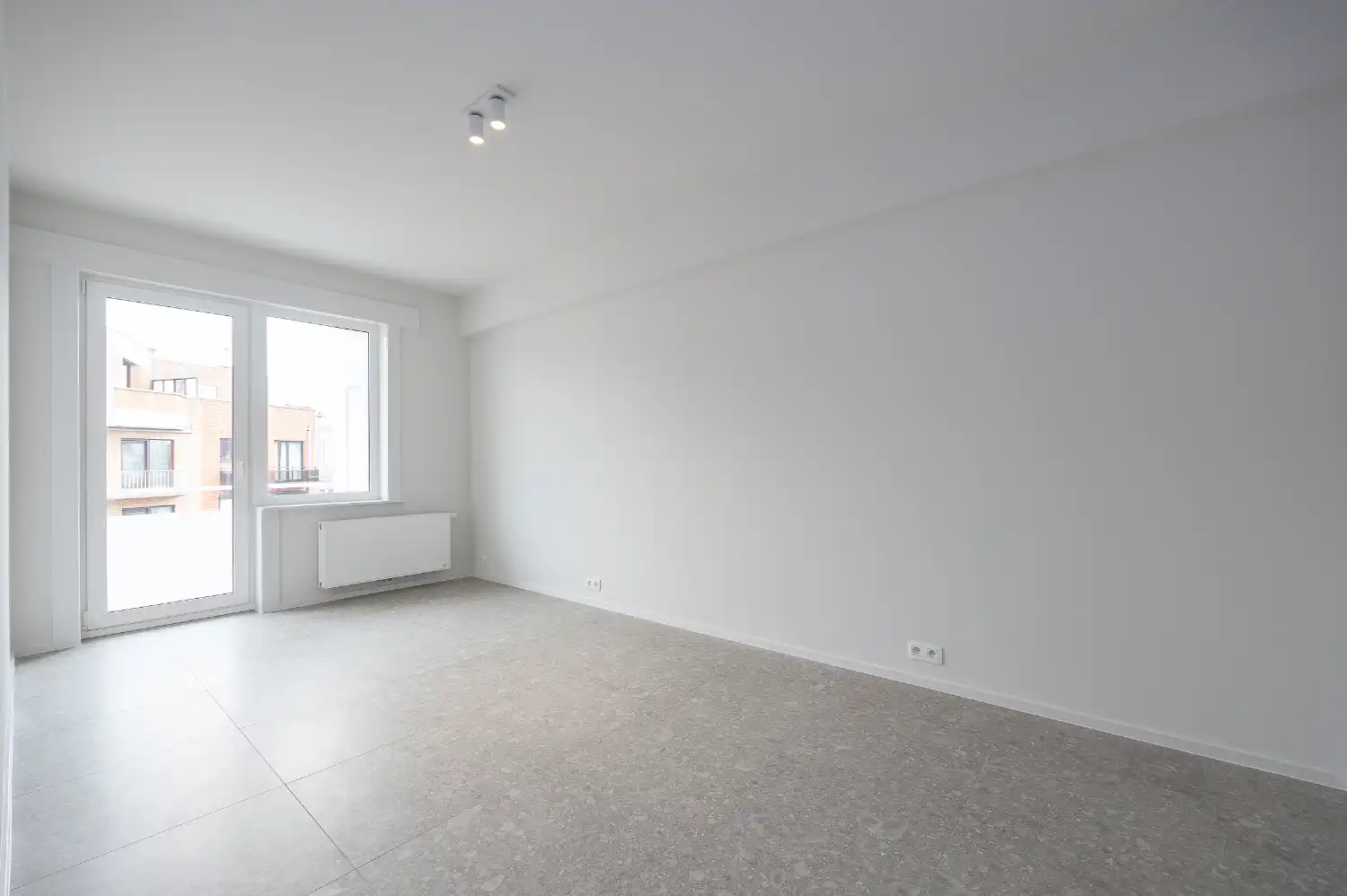 Gerenoveerd drie slaapkamer appartement met open zicht! foto 19