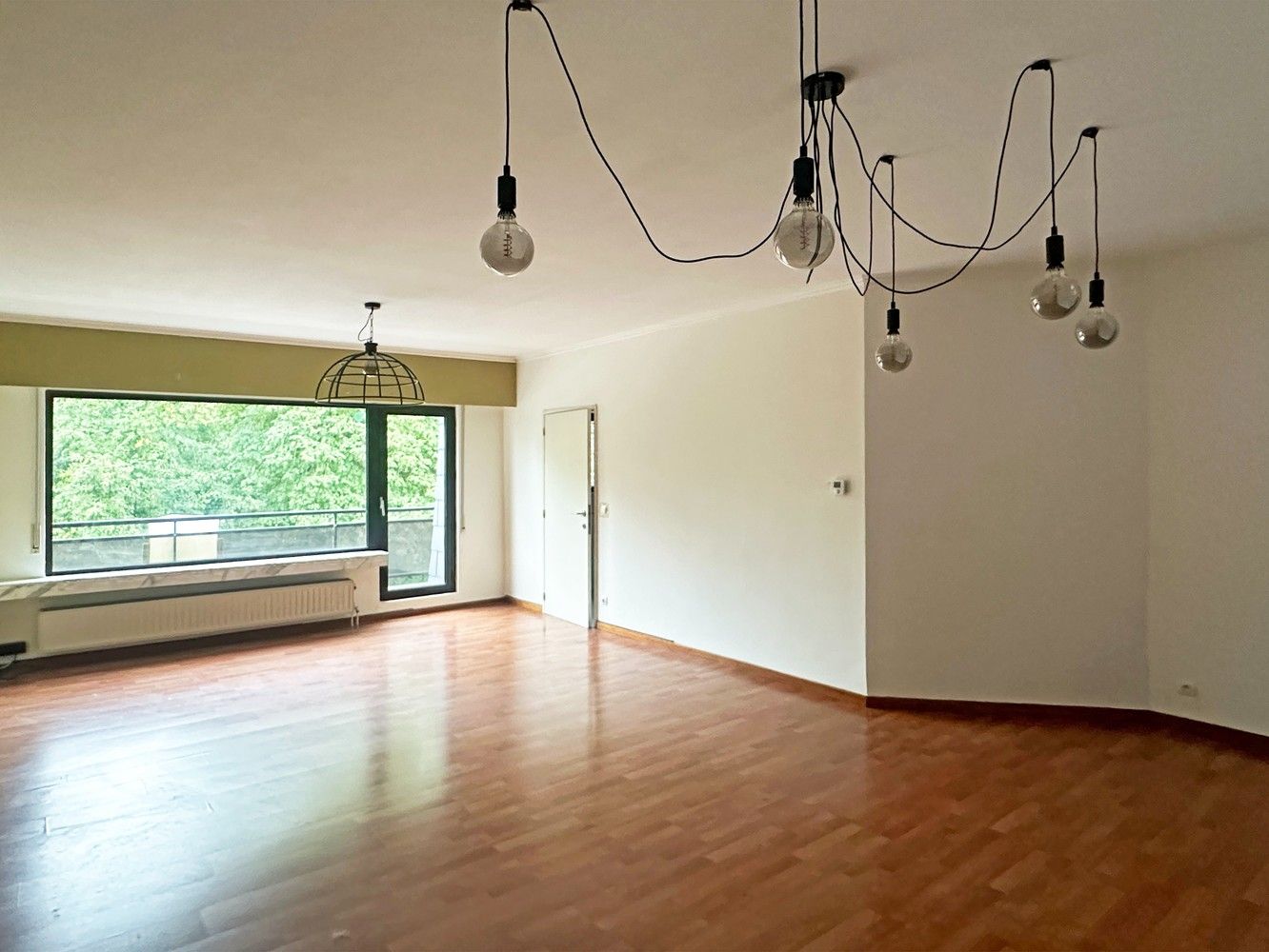 Gunstig centraal gelegen 2-slaapkamerappartement met garagebox foto {{pictureIndex}}
